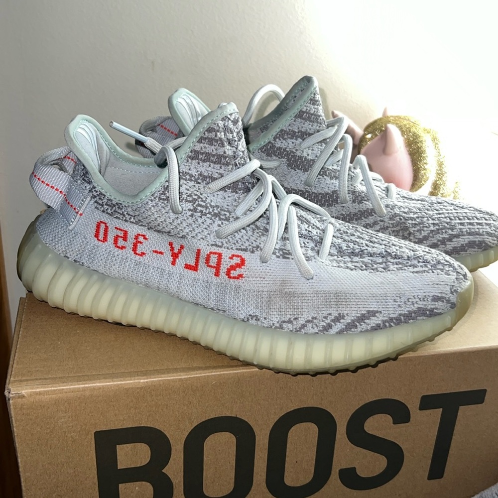 Yeezy boost 350 men’s 7, women’s 8.5